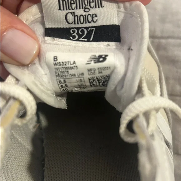 New Balance White and Cream Sneakers size 8.5 - Picture 6 of 6